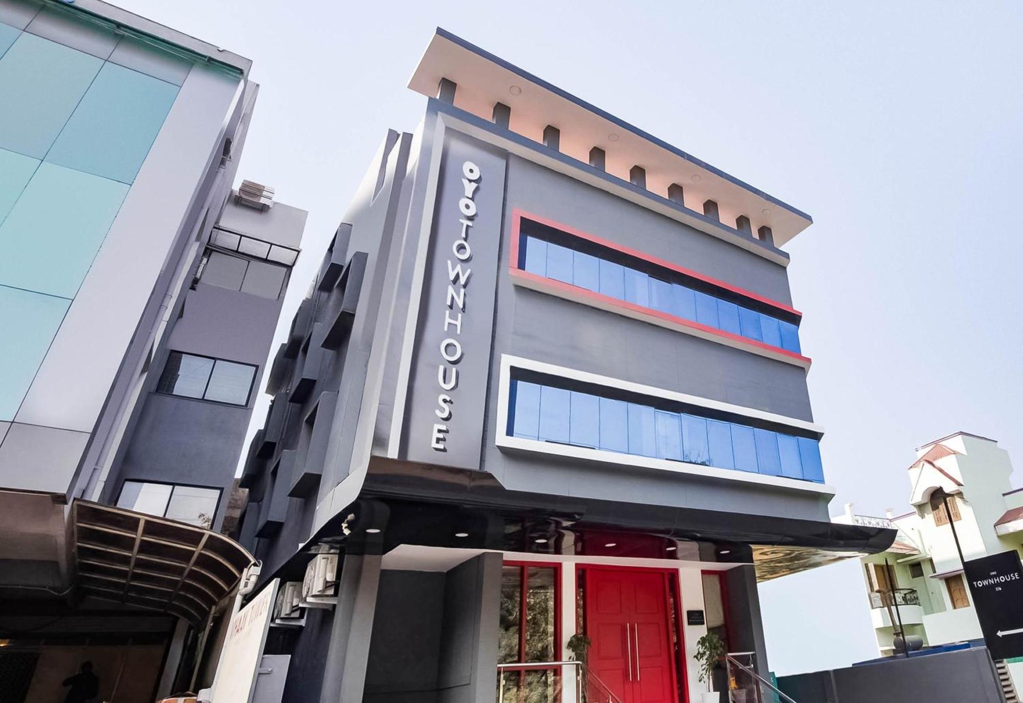 Super Townhouse Lords Inn Regency Mānglia Exterior foto