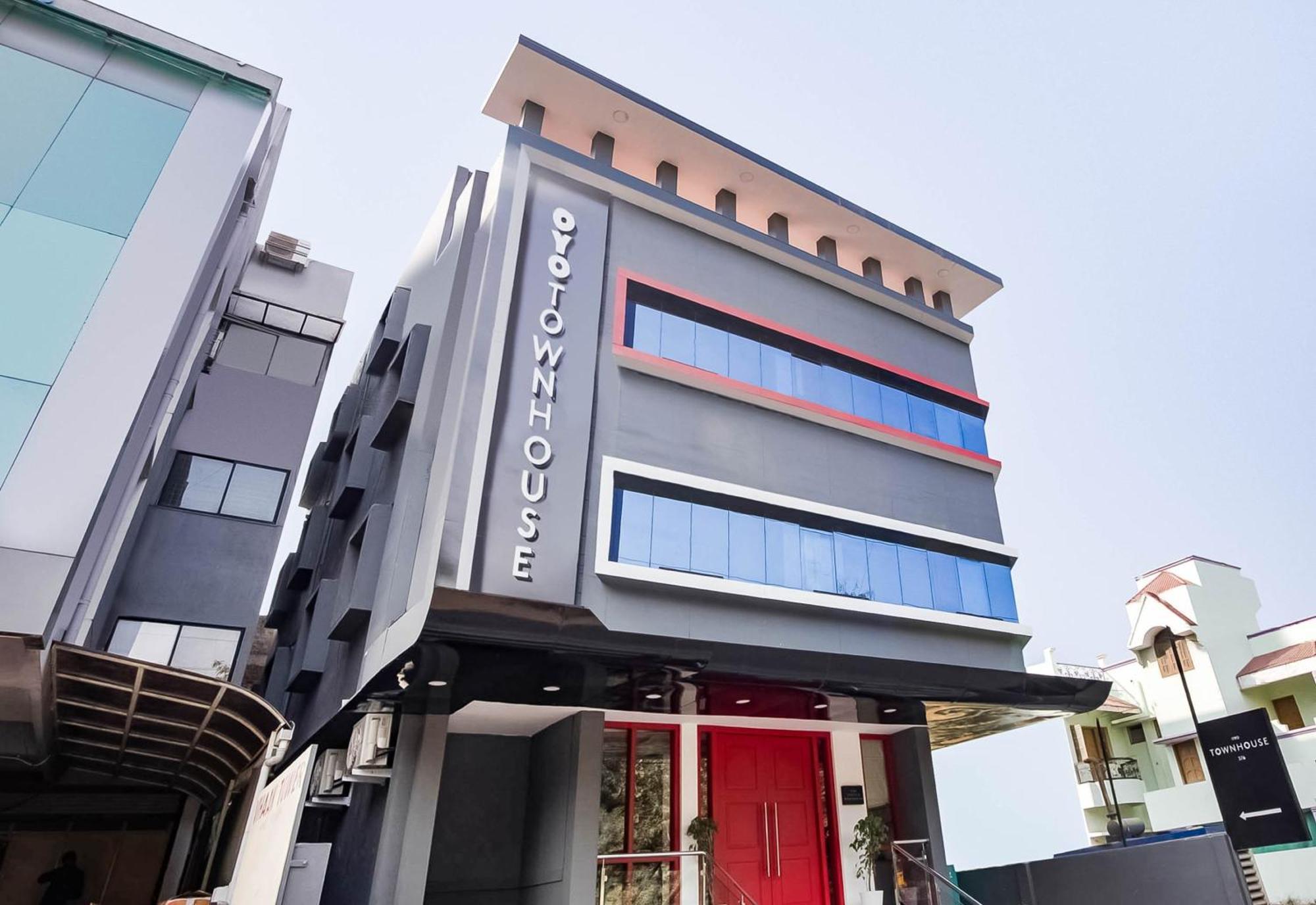 Super Townhouse Lords Inn Regency Mānglia Exterior foto